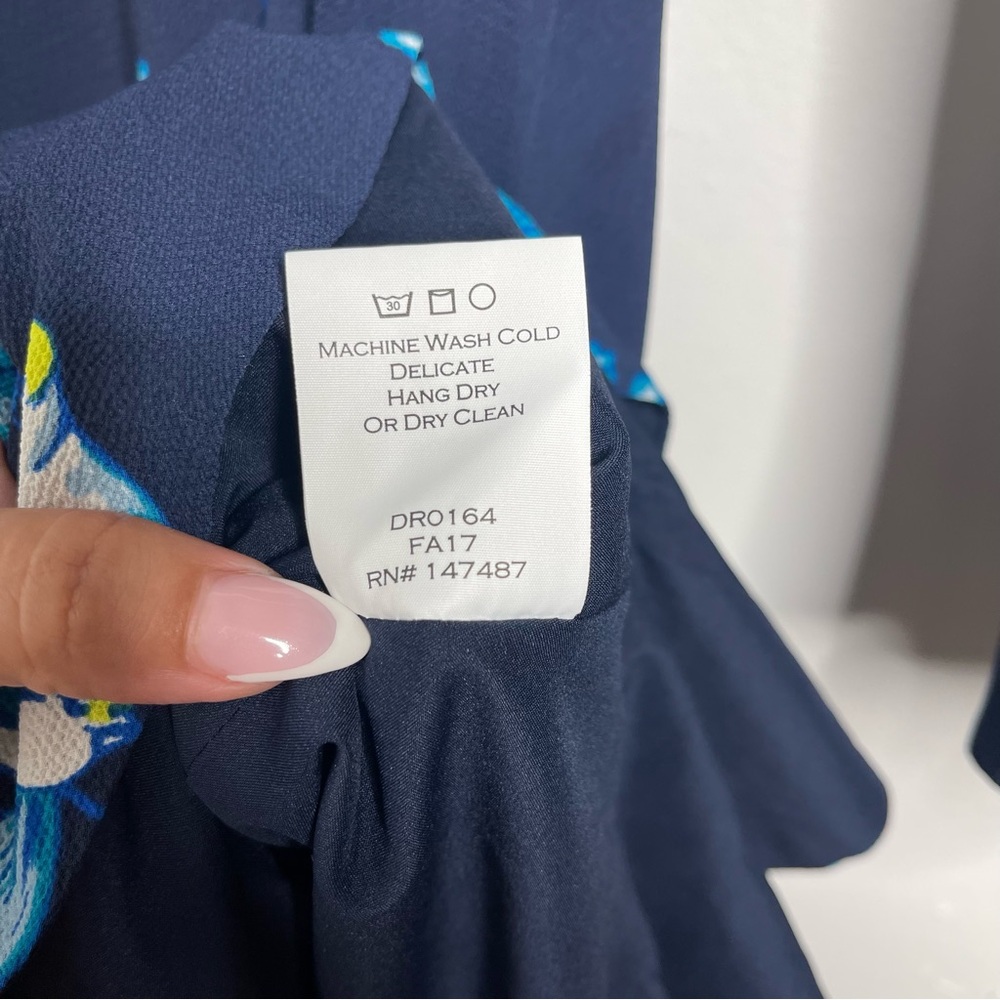 Draper James Blue Magnolia Mockingbird Bell Sleeve
Ruffle A-Line Dress Size 4 - Picture 16 of 16